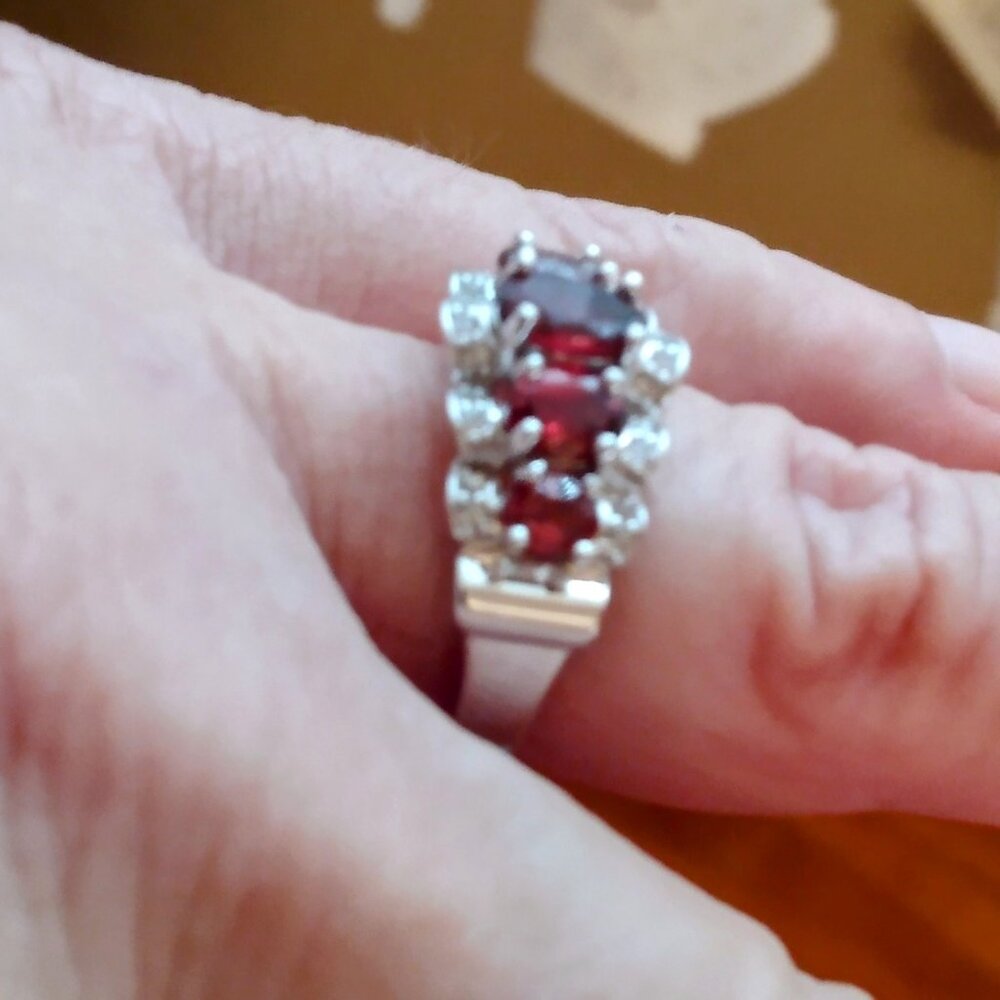 Stunning red garnet ring! - Picture 2 of 7